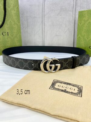gucci Marmont系列每一季都会推陈出新，为灵感源于70年代的标志性GG配件注入现代精髓。Supreme帆布印花 腰带反面采用黑色皮革材质，款号659417 92TIC 9769 /