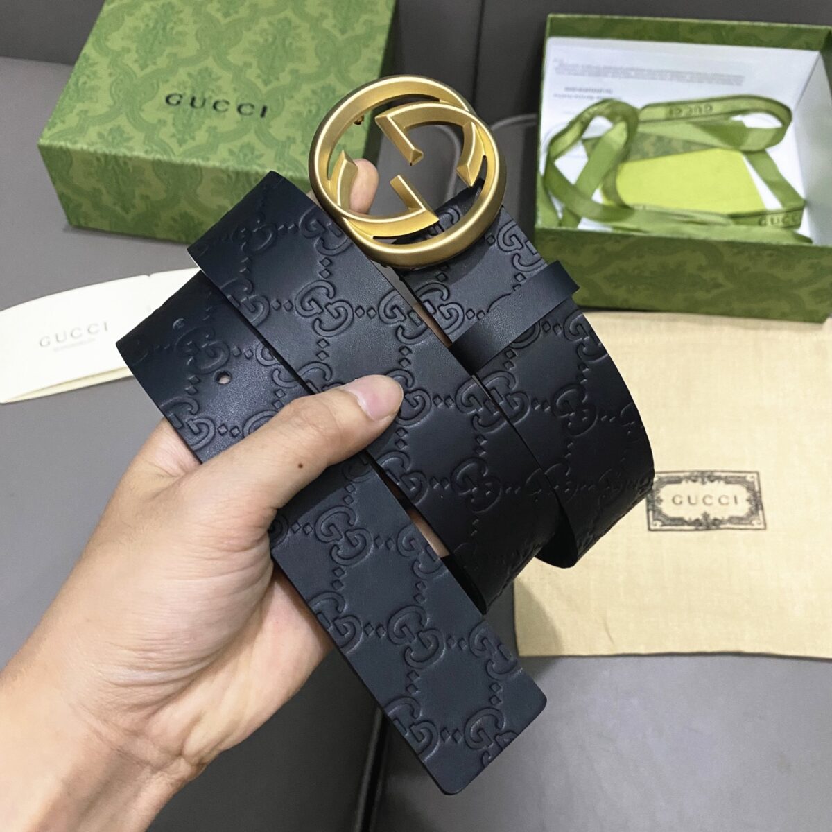 gucci Marmont系列每一季都会推陈出新，为灵感源于70年代的标志性GG配件注入现代精髓。Supreme帆布印花 腰带反面采用黑色皮革材质，款号659417 92TIC 9769 /