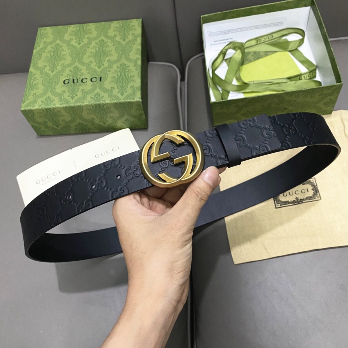 gucci Marmont系列每一季都会推陈出新，为灵感源于70年代的标志性GG配件注入现代精髓。Supreme帆布印花 腰带反面采用黑色皮革材质，款号659417 92TIC 9769 /
