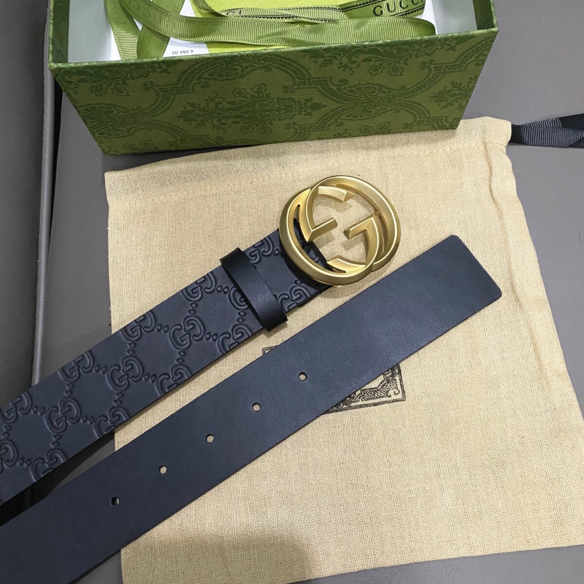 gucci Marmont系列每一季都会推陈出新，为灵感源于70年代的标志性GG配件注入现代精髓。Supreme帆布印花 腰带反面采用黑色皮革材质，款号659417 92TIC 9769 /