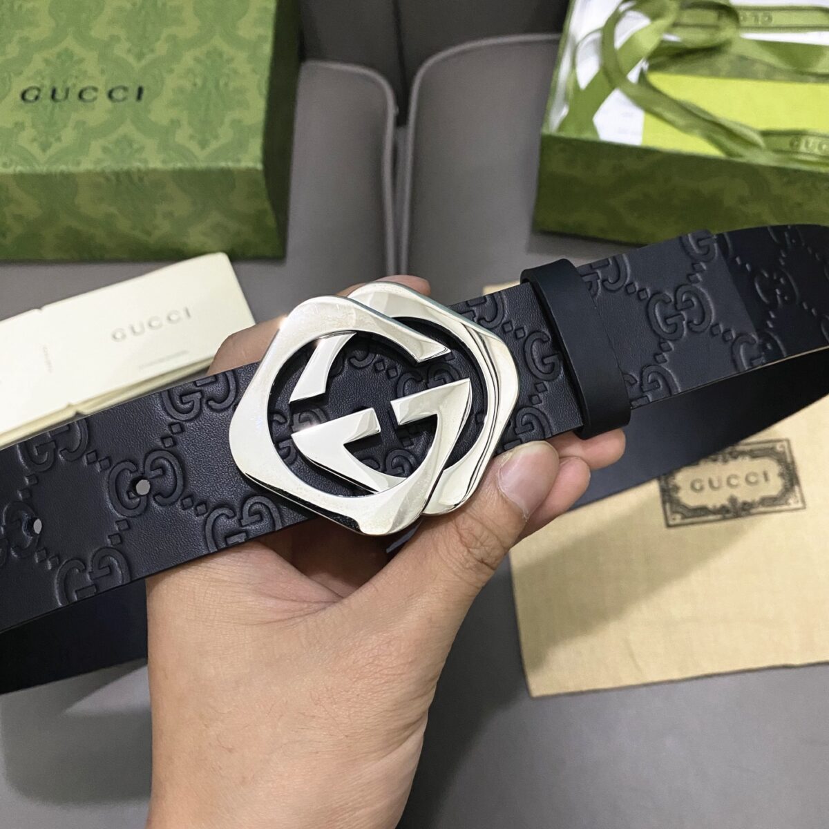 Gucci銘牌經典雙G腰帶扣 百搭款！ /