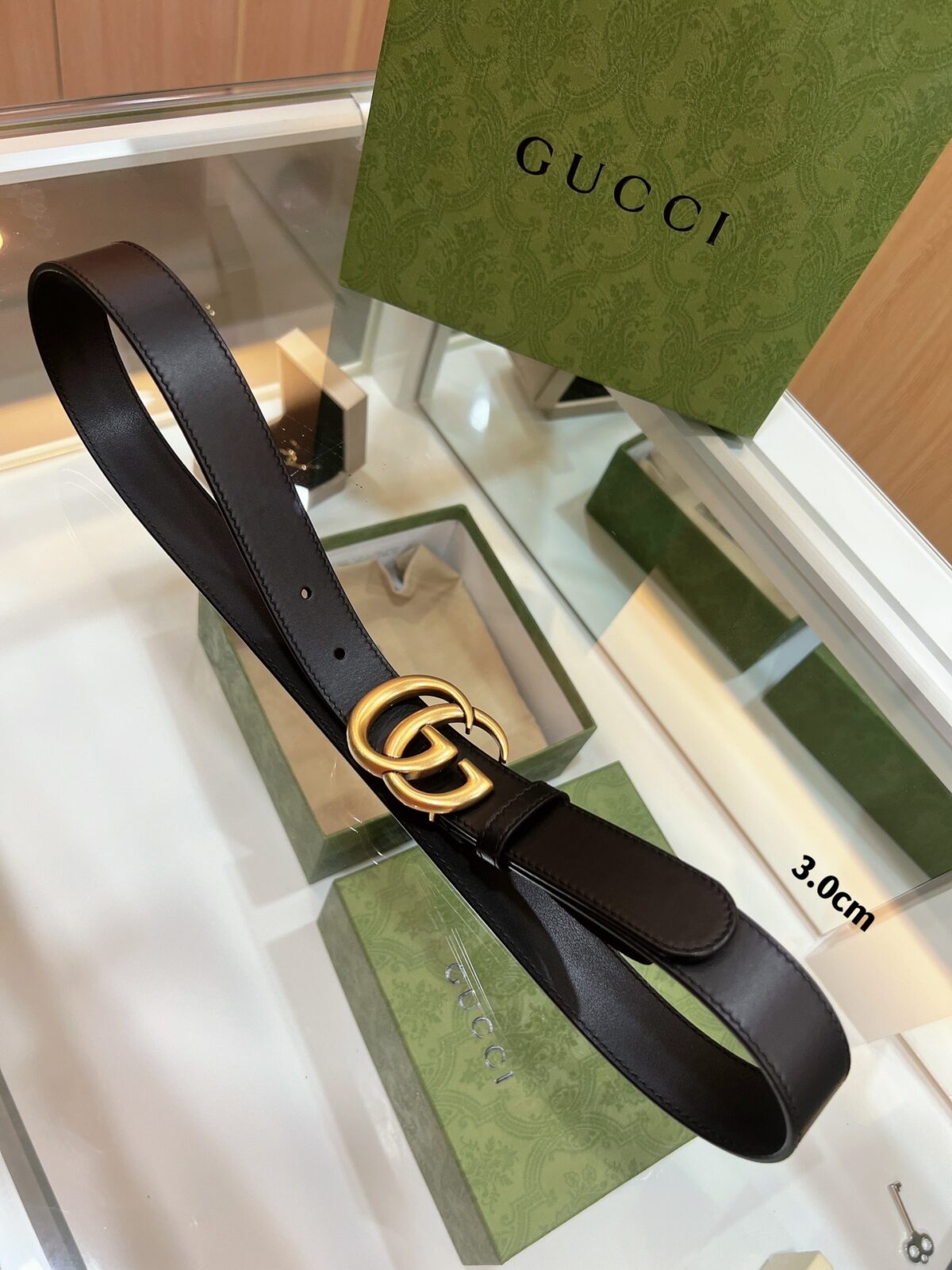 P110 GG款火热🔥经典不用多说，做旧的金扣不会怕磨花，双面精选头层牛皮对版对细节，为你心动一百次。