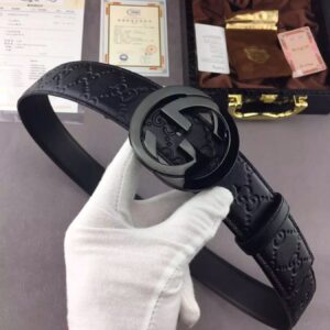 Gucci Signature皮革精制而成，触感厚实，底部也是黑色皮。宽度3.8cm，手感超好，永恒而经典！ /