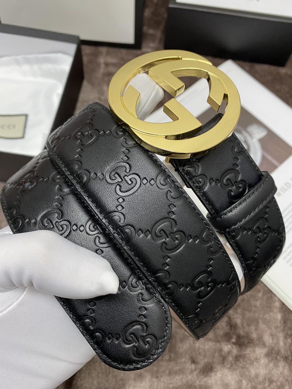 P100 ：配送专柜全套礼盒包装🎁。古驰：原单头层牛皮压G面，内衬头层牛皮树膏磨砂底，搭配原单扣.原单皮料定制，专柜宽度 /