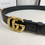 gucci (古奇) 专柜爆款 模特走秀款 双面头层牛皮 搭配纯铜标志性双g复古扣 4个宽度 . . . /