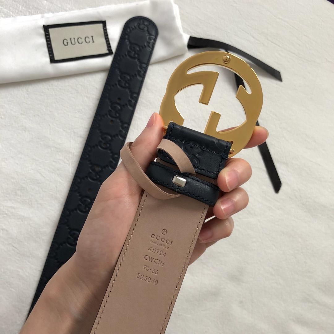 weigou_247917_5_f279f53f1e GUCCI 经典互扣式双G带扣腰带,采用热压印技术的Gucci Signature皮革精制而成,触感厚实,印花图案清晰分明,搭配钯色金属配件。品质如此可见 /