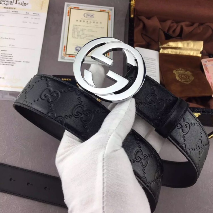 Gucci Signature皮革精制而成，触感厚实，底部也是黑色皮。宽度3.8cm，手感超好，永恒而经典！ /