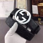 Gucci Signature皮革精制而成，触感厚实，底部也是黑色皮。宽度3.8cm，手感超好，永恒而经典！ /