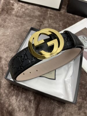 P100 ：配送专柜全套礼盒包装🎁。古驰：原单头层牛皮压G面，内衬头层牛皮树膏磨砂底，搭配原单扣.原单皮料定制，专柜宽度 /