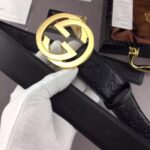 Gucci Signature皮革精制而成，触感厚实，底部也是黑色皮。宽度3.8cm，手感超好，永恒而经典！ /