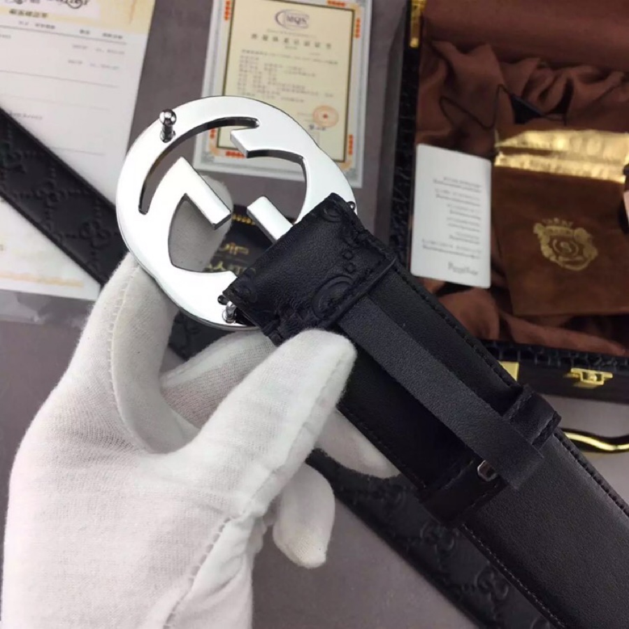 Gucci Signature皮革精制而成，触感厚实，底部也是黑色皮。宽度3.8cm，手感超好，永恒而经典！ /