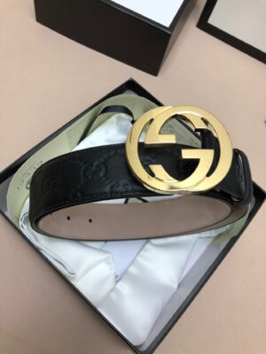 P100 ：配送专柜全套礼盒包装🎁。古驰：原单头层牛皮压G面.内衬头层牛皮磨砂底，搭配原单扣，原产皮料定制，专柜宽度 /