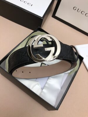 P100 ：配送专柜全套礼盒包装🎁。古驰：原单头层牛皮压G面.内衬头层牛皮磨砂底，搭配原单扣，原产皮料定制，专柜宽度 /