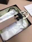 P100 ：配送专柜全套礼盒包装🎁。古驰：原单头层牛皮压G面.内衬头层牛皮磨砂底，搭配原单扣，原产皮料定制，专柜宽度 /