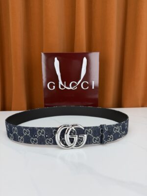 weigou_256960_0_f96ec77551 GUCCI 4.0cm宽度老花帆布腰带,深蓝底色织满GG经典提花,反面黑色光面皮革双面从容。立体双G金属扣精致雕琢,金银枪黑多色可选,酒红礼盒缎带精装