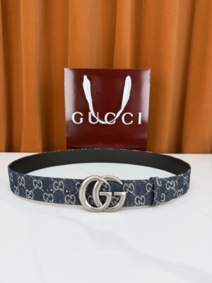 weigou_256974_0_b9b34da5eb GUCCI 4.0cm宽度老花帆布腰带,深蓝底色织满GG经典提花,反面黑色光面皮革双面从容。立体双G金属扣精致雕琢,金银枪黑多色可选,酒红礼盒缎带精装