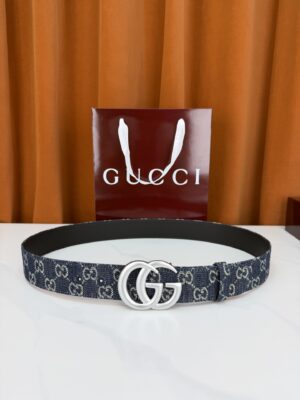 weigou_256988_0_11614e158e GUCCI 4.0cm宽度老花帆布腰带,深蓝底色织满GG经典提花,反面黑色光面皮革双面从容。立体双G金属扣精致雕琢,金银枪黑多色可选,酒红礼盒缎带精装