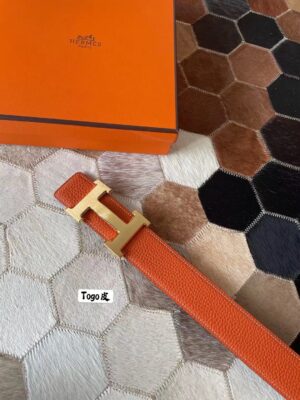 Hermes原单品质经典男款腰带专柜Togo皮搭配精钢焊点扣38毫米，实用与美观兼并。