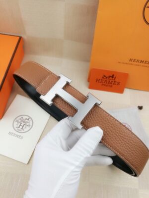 P100 ：配全套包装盒 爱马仕  实景拍摄 高端品质 采用双面头层牛皮荔枝纹，搭配原单五金纯钢扣头，完美的车线、油边，顶级做工， 精美的设计，华丽的外观 休闲百搭。 /