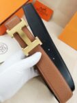 P100 ：配全套包装盒 爱马仕  实景拍摄 高端品质 采用双面头层牛皮荔枝纹，搭配原单五金纯钢扣头，完美的车线、油边，顶级做工， 精美的设计，华丽的外观 休闲百搭。 /