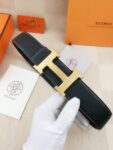 P100 ：配全套包装盒 爱马仕  实景拍摄 高端品质 采用双面头层牛皮荔枝纹，搭配原单五金纯钢扣头，完美的车线、油边，顶级做工， 精美的设计，华丽的外观 休闲百搭。 /