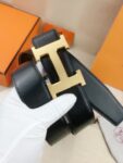 P100 ：配全套包装盒 爱马仕  实景拍摄 高端品质 采用双面头层牛皮荔枝纹，搭配原单五金纯钢扣头，完美的车线、油边，顶级做工， 精美的设计，华丽的外观 休闲百搭。 /