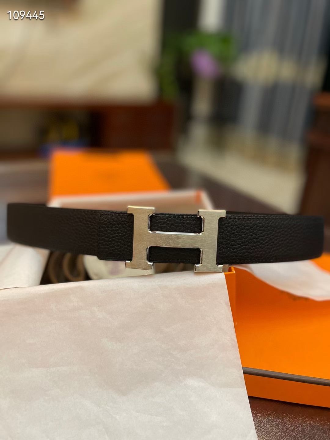 Hermes/爱马仕经典H拉丝金色/钯扣，进口togo皮小牛皮内衬，欣赏享用完美的设计和优质的皮料精细工艺，不容错过的产品。