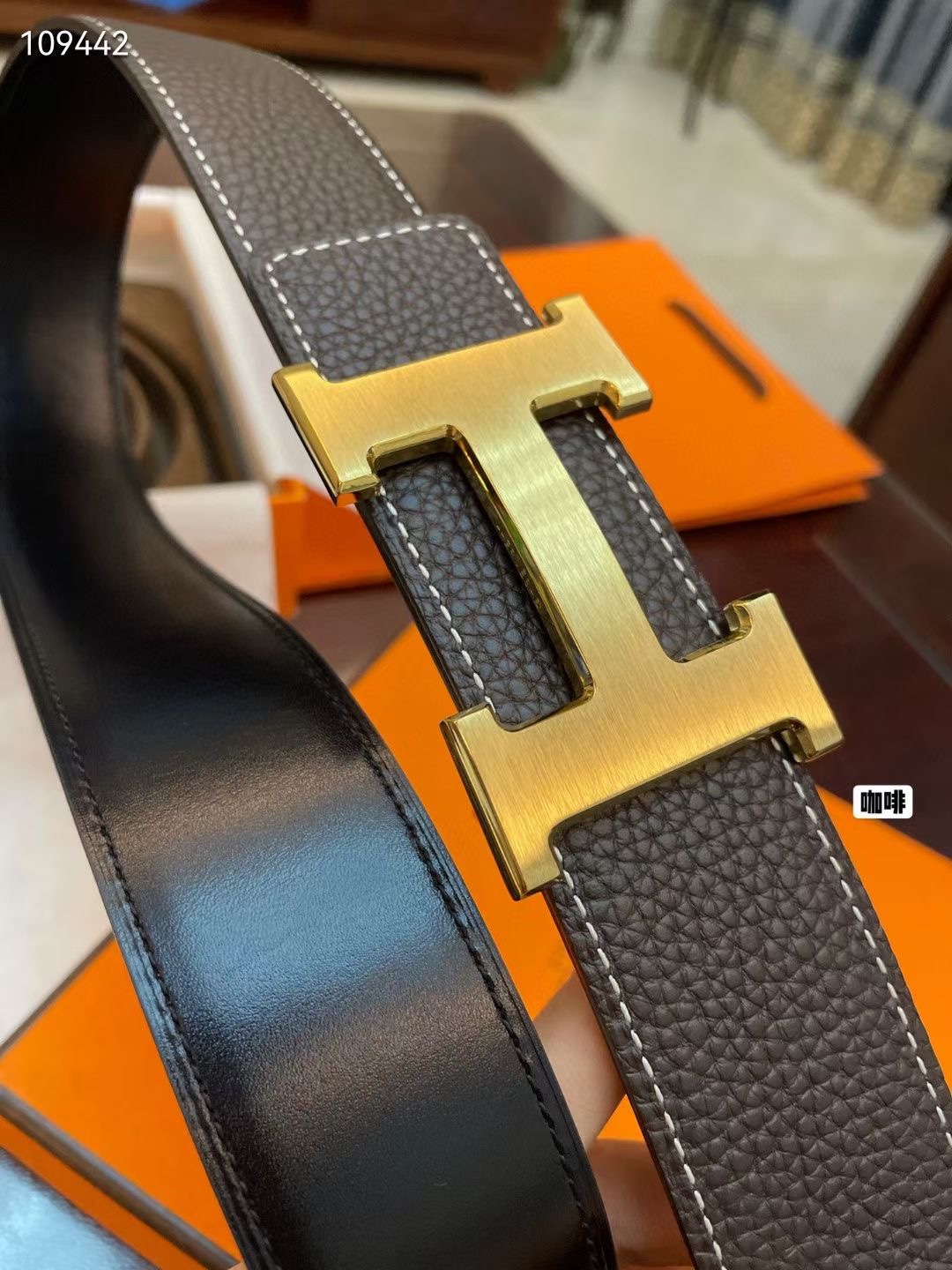 Hermes/爱马仕经典H拉丝金色/钯扣，进口togo皮小牛皮内衬，欣赏享用完美的设计和优质的皮料精细工艺，不容错过的产品。