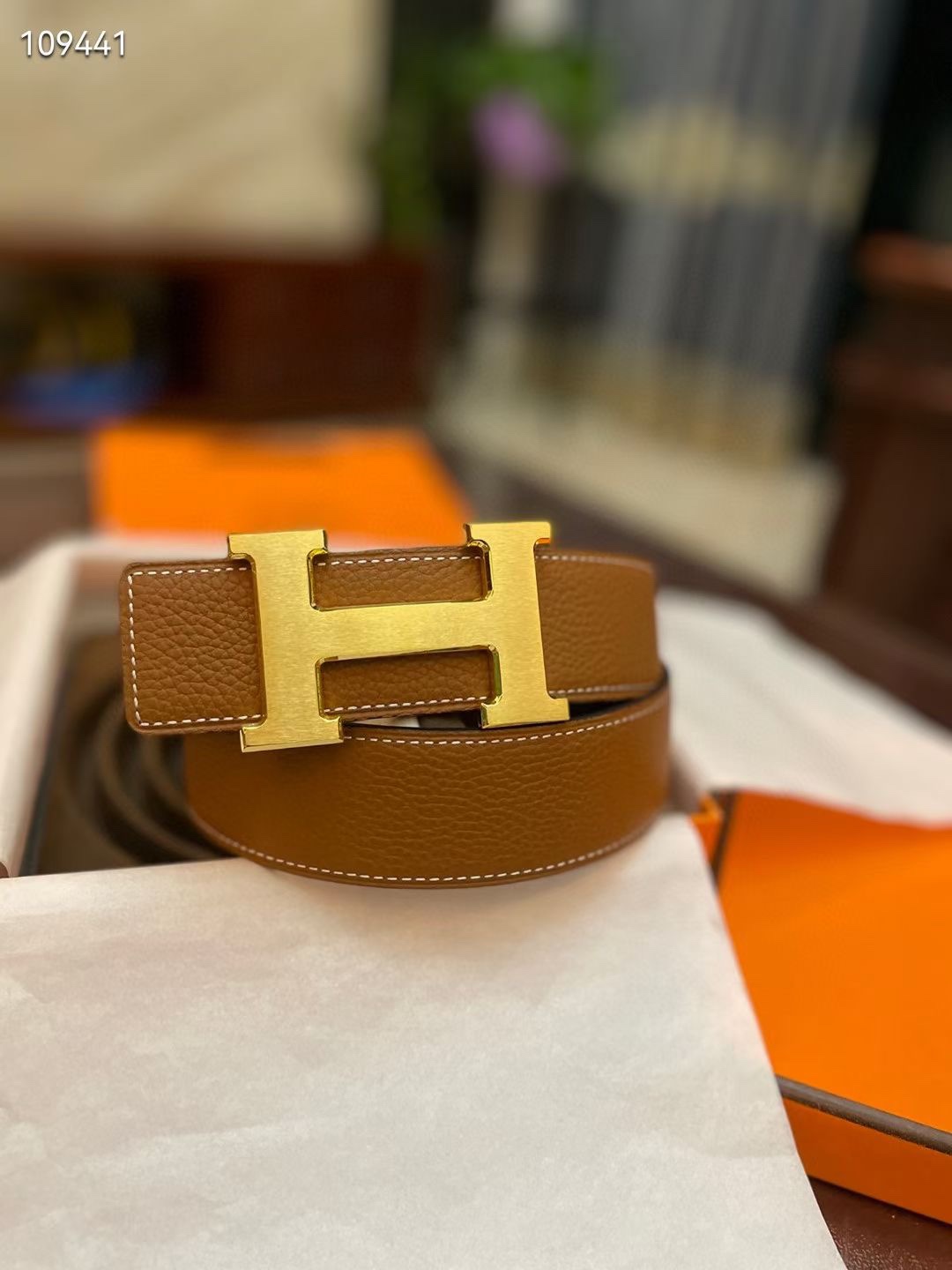 Hermes/爱马仕经典H拉丝金色/钯扣，进口togo皮小牛皮内衬，欣赏享用完美的设计和优质的皮料精细工艺，不容错过的产品。