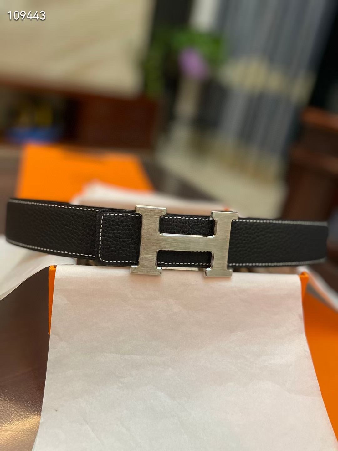 Hermes/爱马仕经典H拉丝金色/钯扣，进口togo皮小牛皮内衬，欣赏享用完美的设计和优质的皮料精细工艺，不容错过的产品。