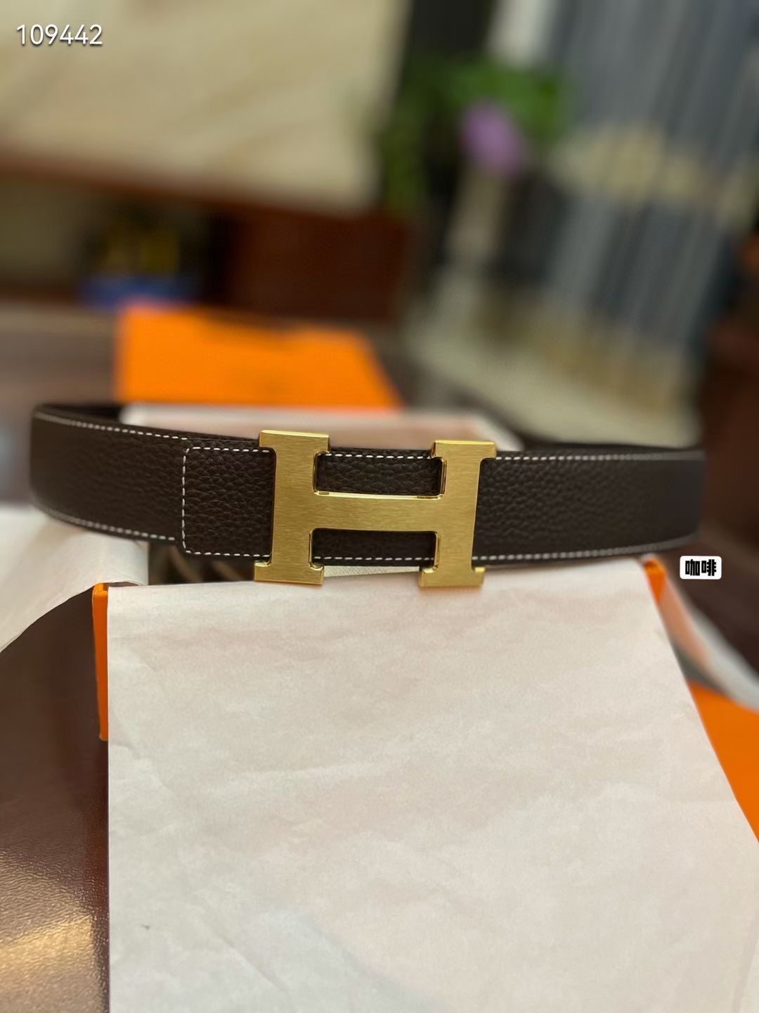Hermes/爱马仕经典H拉丝金色/钯扣，进口togo皮小牛皮内衬，欣赏享用完美的设计和优质的皮料精细工艺，不容错过的产品。