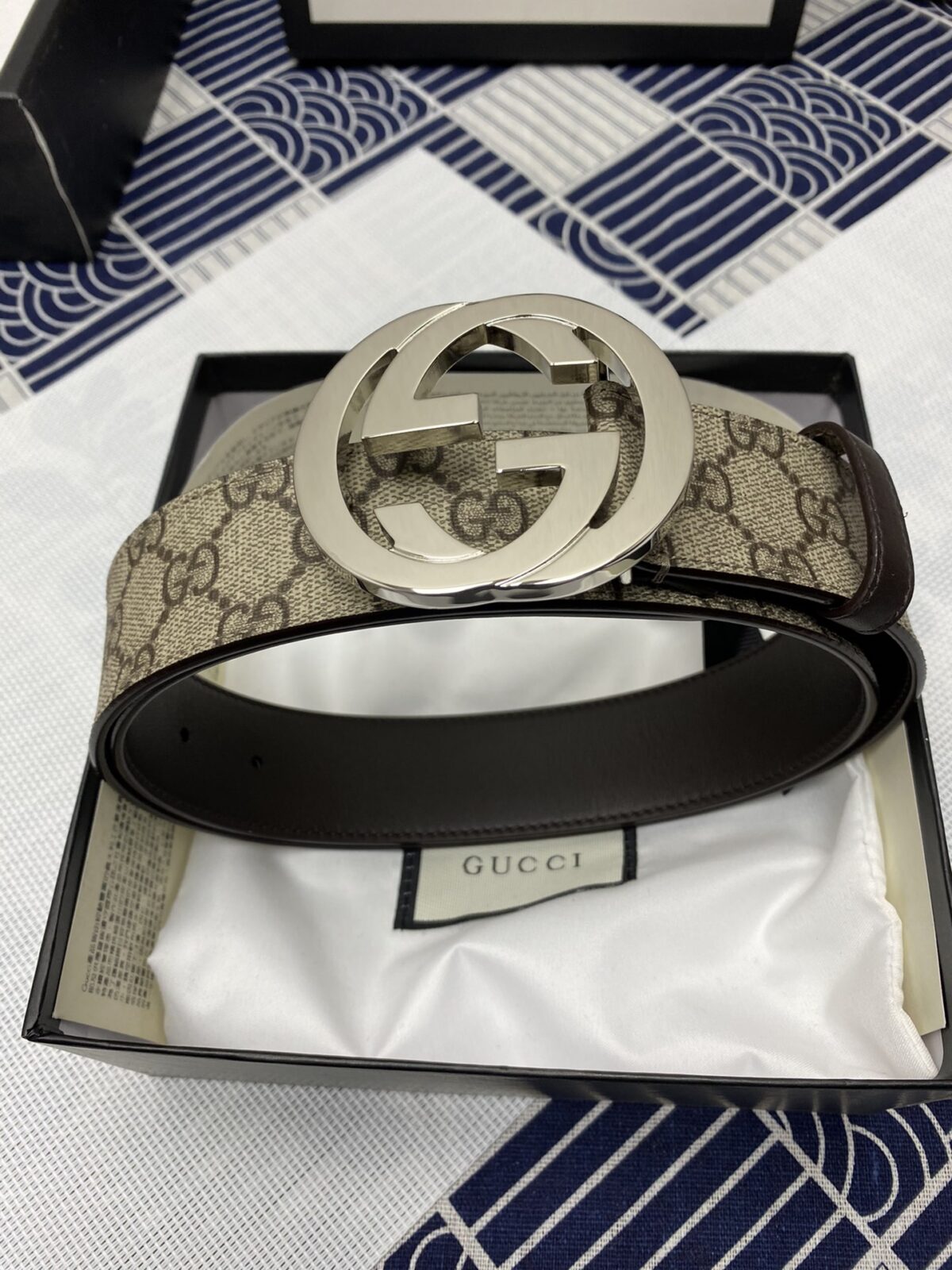 品名：爱玛仕.Her..mes✈️原单p120 🎁型号：认准如图专柜包装，赠送打孔器 🎁材料：🐂百分百头层牛皮皮带，24k纯钢扣🌈保证真皮。专柜同等质量， 送人自用首选✈️ 🎁包装： 请认准如图专柜包装，发票齐全，宽度3.8mm
