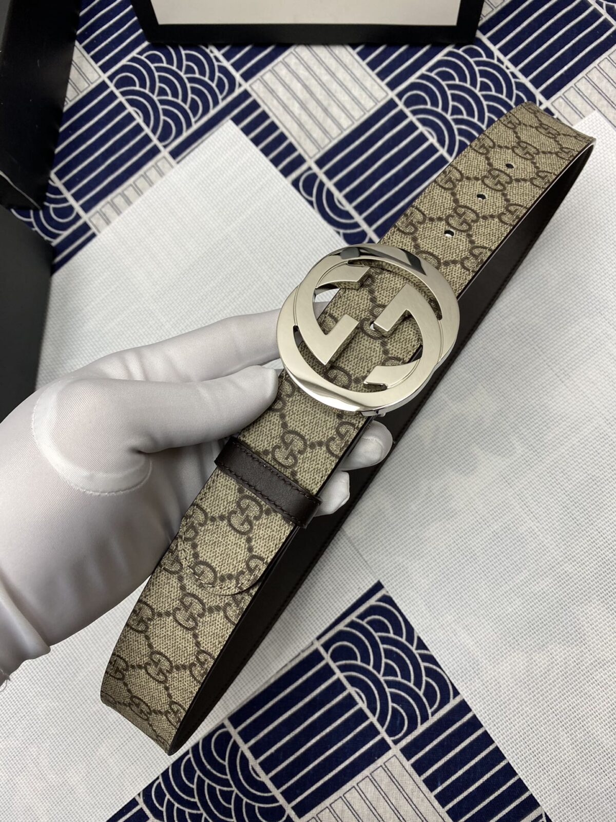品名：爱玛仕.Her..mes✈️原单p120 🎁型号：认准如图专柜包装，赠送打孔器 🎁材料：🐂百分百头层牛皮皮带，24k纯钢扣🌈保证真皮。专柜同等质量， 送人自用首选✈️ 🎁包装： 请认准如图专柜包装，发票齐全，宽度3.8mm