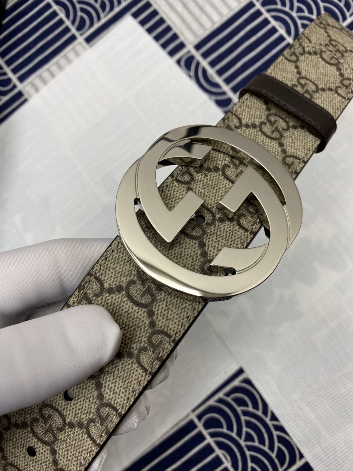 品名：爱玛仕.Her..mes✈️原单p120 🎁型号：认准如图专柜包装，赠送打孔器 🎁材料：🐂百分百头层牛皮皮带，24k纯钢扣🌈保证真皮。专柜同等质量， 送人自用首选✈️ 🎁包装： 请认准如图专柜包装，发票齐全，宽度3.8mm