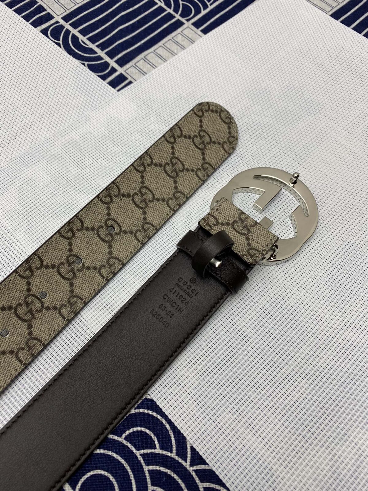 品名：爱玛仕.Her..mes✈️原单p120 🎁型号：认准如图专柜包装，赠送打孔器 🎁材料：🐂百分百头层牛皮皮带，24k纯钢扣🌈保证真皮。专柜同等质量， 送人自用首选✈️ 🎁包装： 请认准如图专柜包装，发票齐全，宽度3.8mm