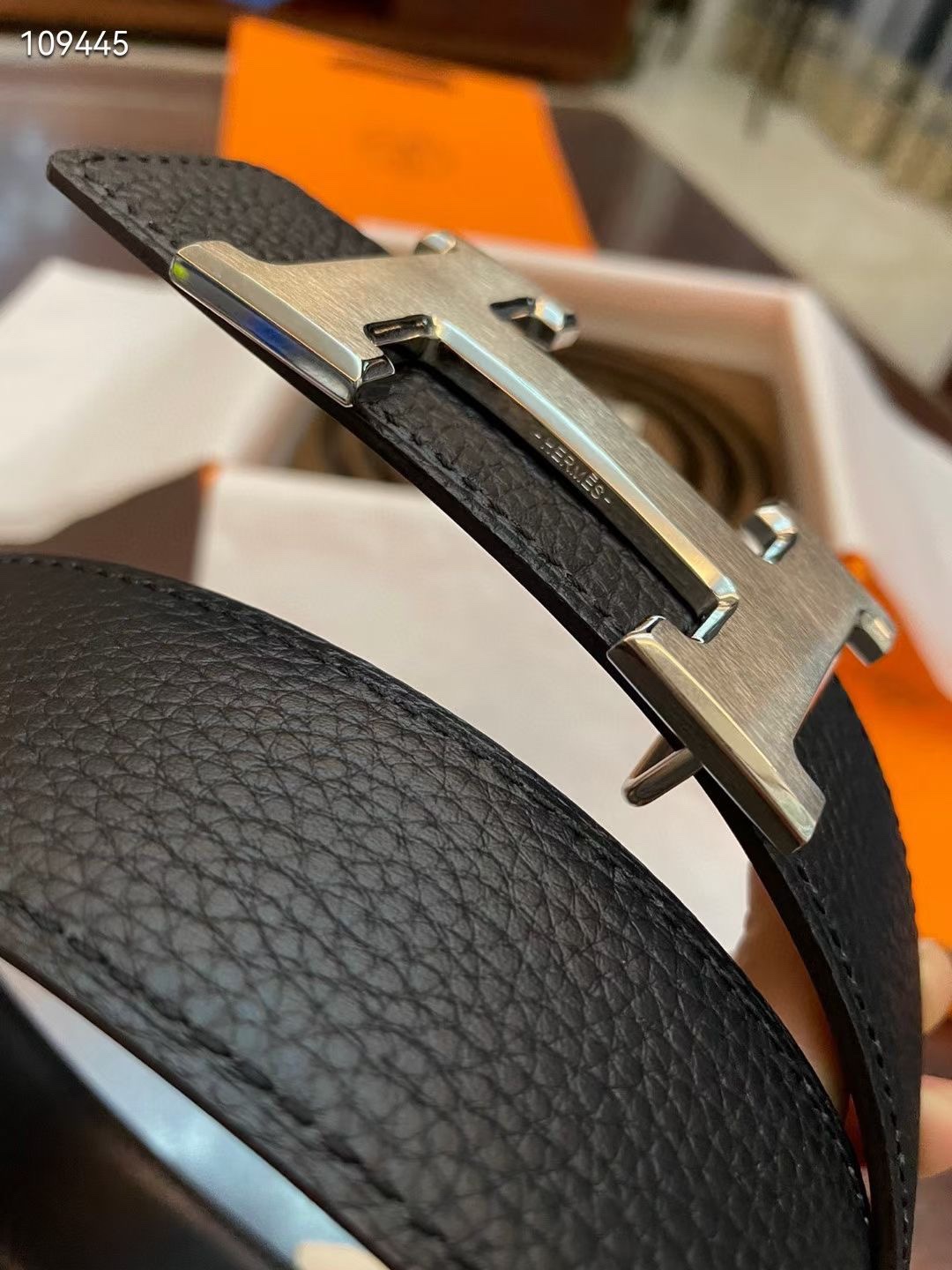 Hermes/爱马仕经典H拉丝金色/钯扣，进口togo皮小牛皮内衬，欣赏享用完美的设计和优质的皮料精细工艺，不容错过的产品。