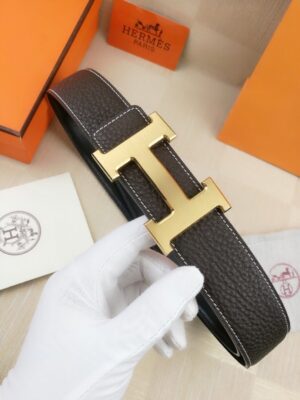 P100 ：配全套包装盒 爱马仕  实景拍摄 高端品质 采用双面头层牛皮荔枝纹，搭配原单五金纯钢扣头，完美的车线、油边，顶级做工， 精美的设计，华丽的外观 休闲百搭。 /