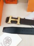 P100 ：配全套包装盒 爱马仕  实景拍摄 高端品质 采用双面头层牛皮荔枝纹，搭配原单五金纯钢扣头，完美的车线、油边，顶级做工， 精美的设计，华丽的外观 休闲百搭。 /