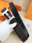 P100 ：配全套包装盒 爱马仕  实景拍摄 高端品质 采用双面头层牛皮荔枝纹，搭配原单五金纯钢扣头，完美的车线、油边，顶级做工， 精美的设计，华丽的外观 休闲百搭。 /