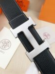 P100 ：配全套包装盒 爱马仕  实景拍摄 高端品质 采用双面头层牛皮荔枝纹，搭配原单五金纯钢扣头，完美的车线、油边，顶级做工， 精美的设计，华丽的外观 休闲百搭。 /