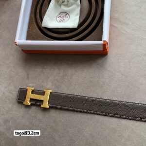 Hermes爱马仕H焊点拉丝金色/钯扣，进口togo皮小牛皮内衬，欣赏享用完美的设计和优质的皮料精细工艺，不容错过的产品。3.2cm，3.8cm