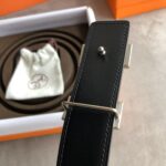 Hermes爱马仕H焊点拉丝金色/钯扣，进口togo皮小牛皮内衬，欣赏享用完美的设计和优质的皮料精细工艺，不容错过的产品。3.2cm，3.8cm
