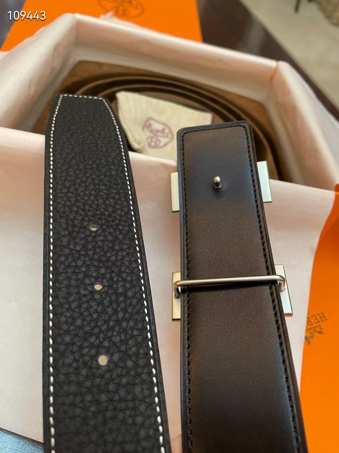 Hermes/爱马仕经典H拉丝金色/钯扣，进口togo皮小牛皮内衬，欣赏享用完美的设计和优质的皮料精细工艺，不容错过的产品。