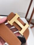 p120爱马仕 原单货品，宽度3.8cm 双面头层togo荔枝纹，柔软皮料。 双面可用，精细做工，品质好货。 扣头：不锈钢扣（金色 银色） 码数：100-125cm 包装：全套包装