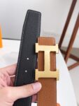 p120爱马仕 原单货品，宽度3.8cm 双面头层togo荔枝纹，柔软皮料。 双面可用，精细做工，品质好货。 扣头：不锈钢扣（金色 银色） 码数：100-125cm 包装：全套包装