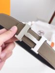 p120爱马仕 原单货品，宽度3.8cm Sg 双面头层togo荔枝纹，柔软皮料。 双面可用，精细做工，品质好货。 扣头：不锈钢扣（金色 银色） 码数：100-125cm 包装：全套包装