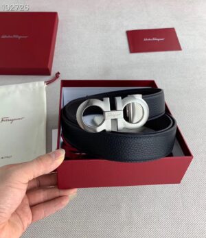 P120 ：配送专柜全套礼盒包装🎁。菲拉格慕 35mm！海外代工厂出货，采用双面自然甩头层牛皮，风格现代，为日常造型增姿添彩，达到修身效果，区别一般市场货。高端大气