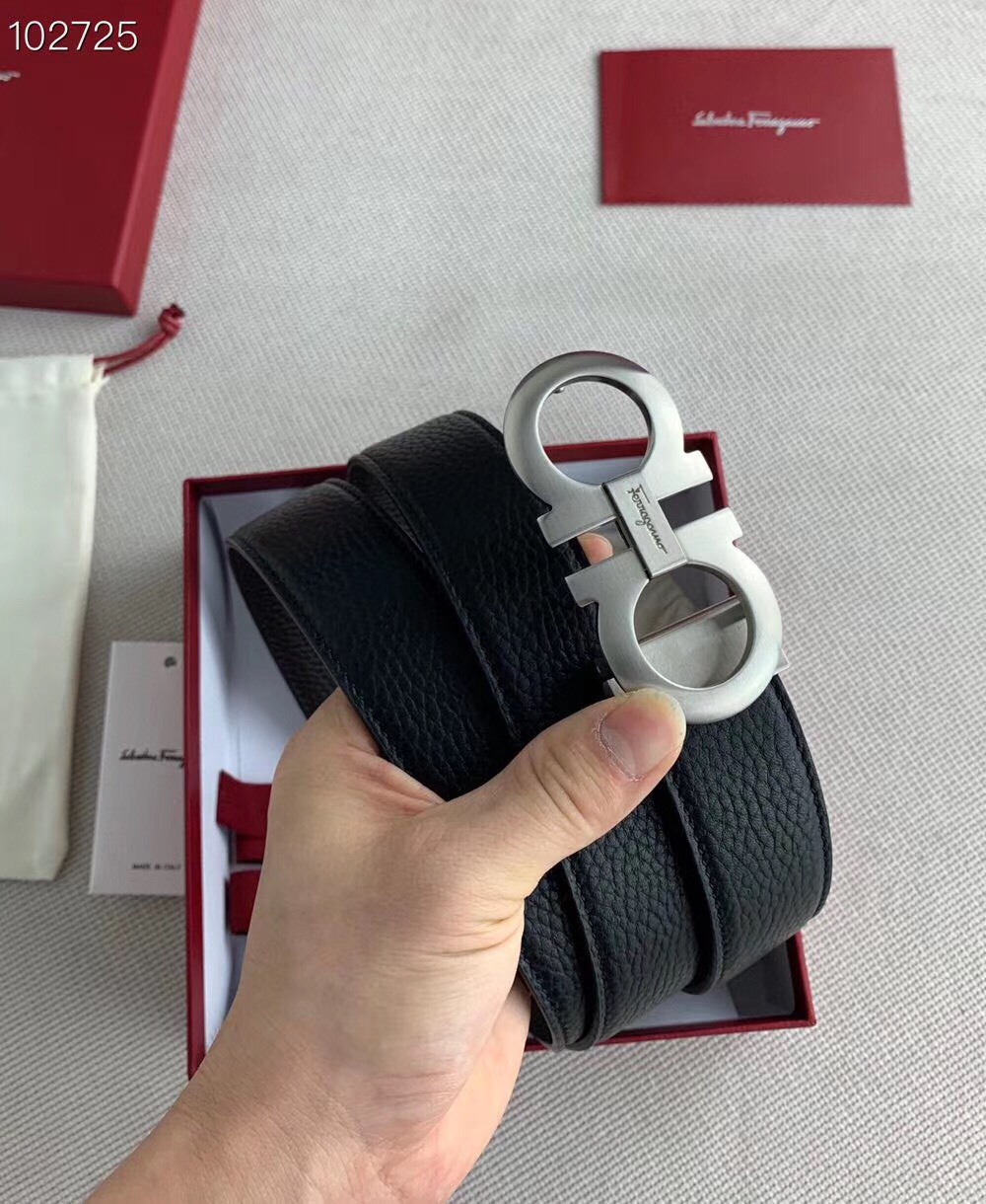 P120 ：配送专柜全套礼盒包装🎁。菲拉格慕 35mm！海外代工厂出货，采用双面自然甩头层牛皮，风格现代，为日常造型增姿添彩，达到修身效果，区别一般市场货。高端大气