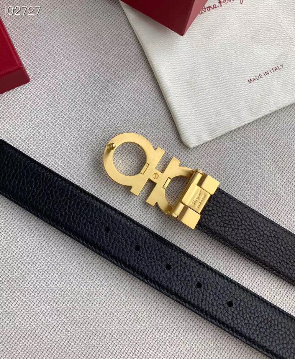 P120 ：配送专柜全套礼盒包装🎁。菲拉格慕 35mm！海外代工厂出货，采用双面自然甩头层牛皮，风格现代，为日常造型增姿添彩，达到修身效果，区别一般市场货。高端大气
