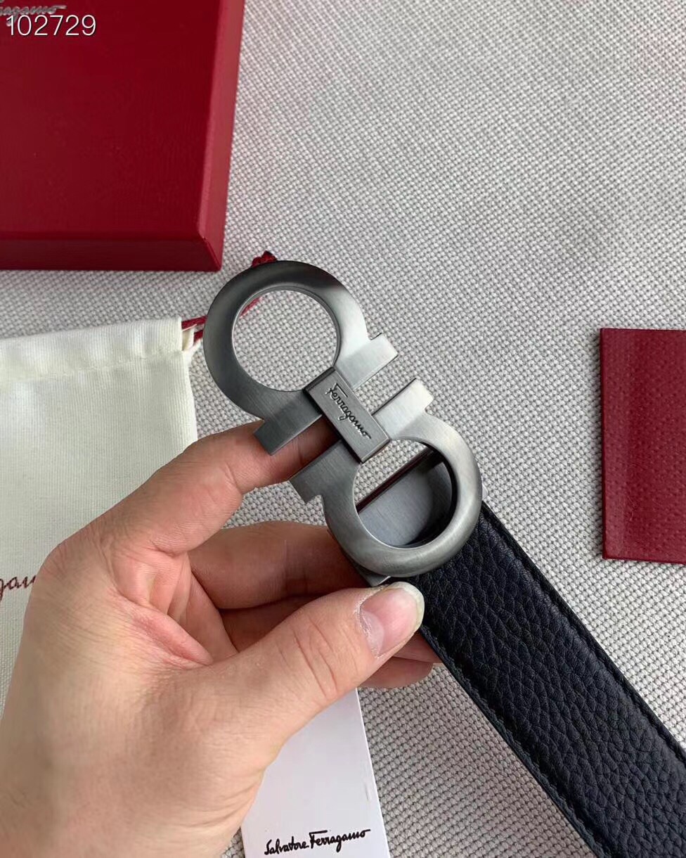 P120 ：配送专柜全套礼盒包装🎁。菲拉格慕 35mm！海外代工厂出货，采用双面自然甩头层牛皮，风格现代，为日常造型增姿添彩，达到修身效果，区别一般市场货。高端大气